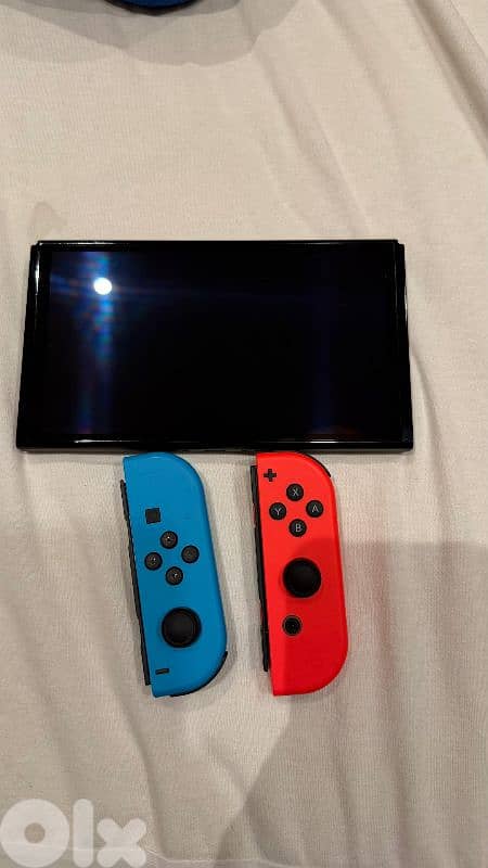 Nintendo Switch OLED + 2 Games + Box + Cases – Excellent Condition 1