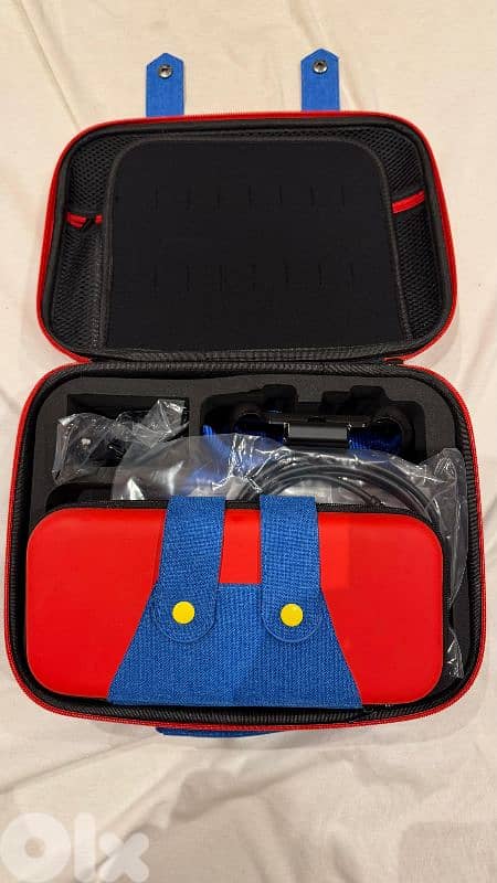 Nintendo Switch OLED + 2 Games + Box + Cases – Excellent Condition 6