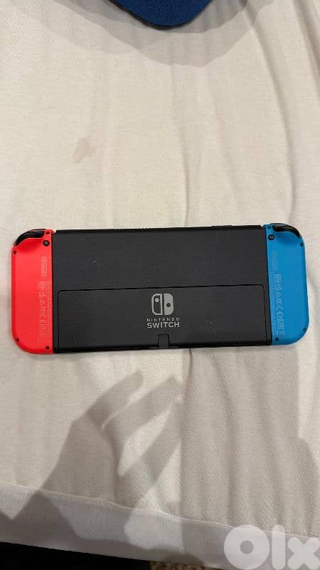 Nintendo Switch OLED + 2 Games + Box + Cases – Excellent Condition 9