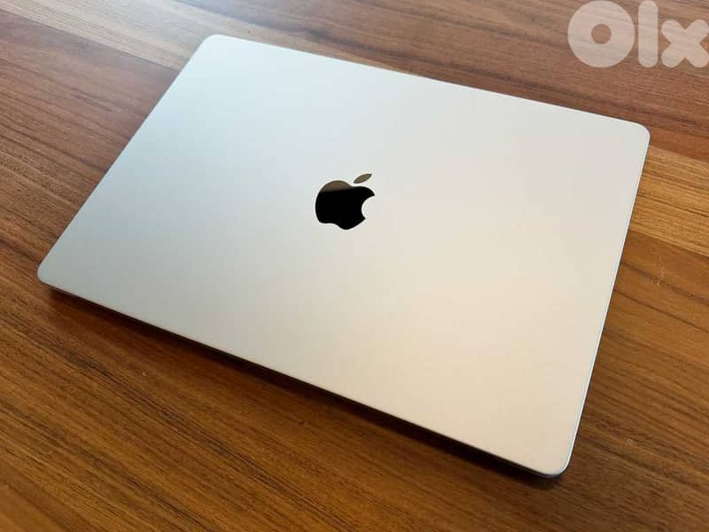 Apple 15.3" MacBook Air M2 8/256 GB (mint condition) 1