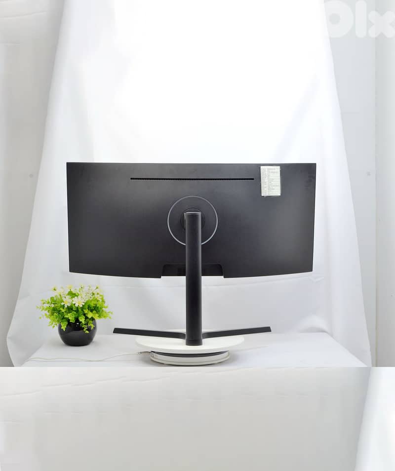 ERGOFLEX 34” 3K+ 165HZ ADJUSTABLE ULTRA WIDE MONITOR 4
