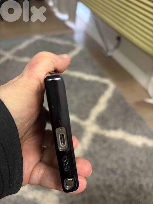 Samsung S24 Ultra with back cover and screen protection barely used 2