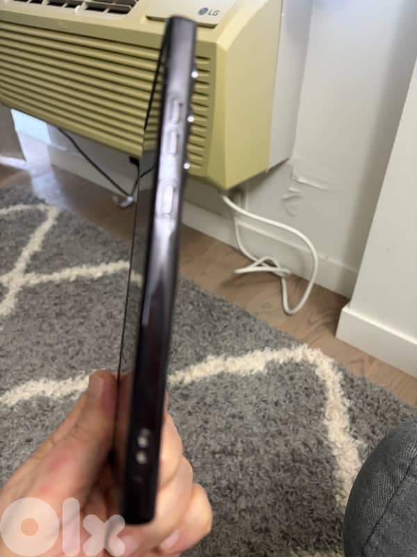 Samsung S24 Ultra with back cover and screen protection barely used 5