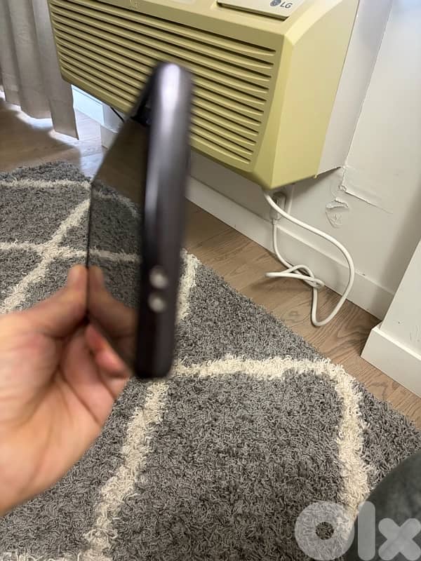 Samsung S24 Ultra with back cover and screen protection barely used 6