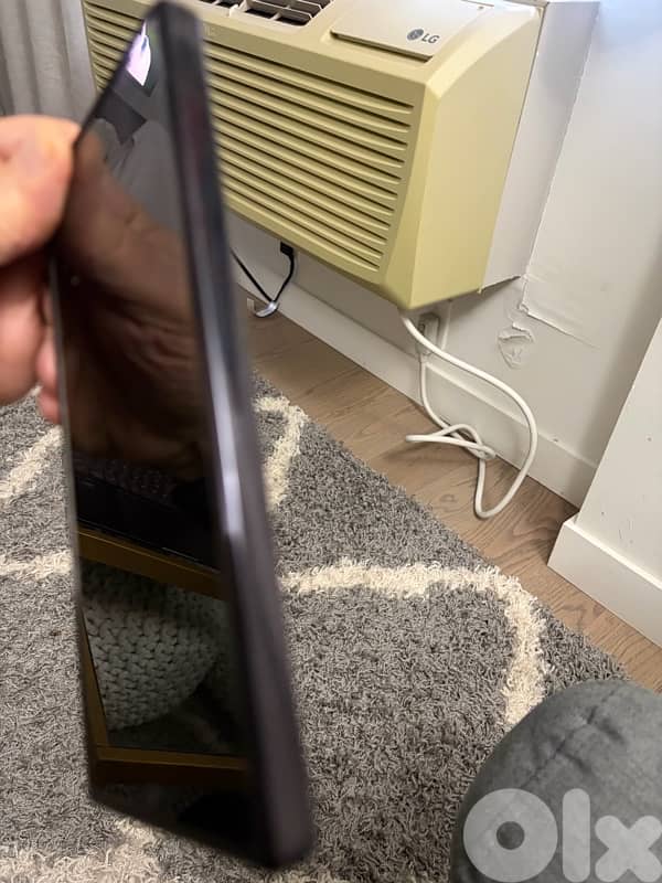 Samsung S24 Ultra with back cover and screen protection barely used 7