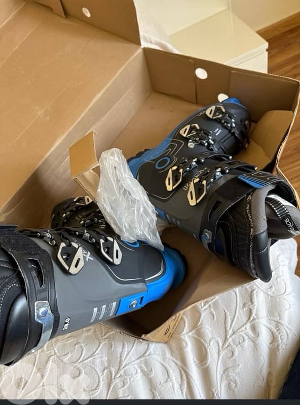 Salomon ski shoes size 43 1