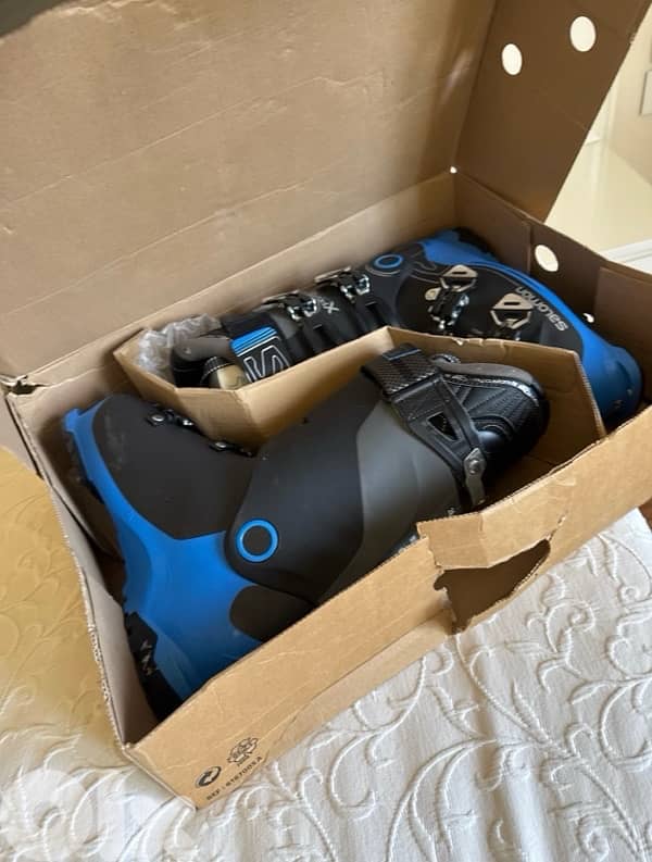 Salomon ski shoes size 43 3