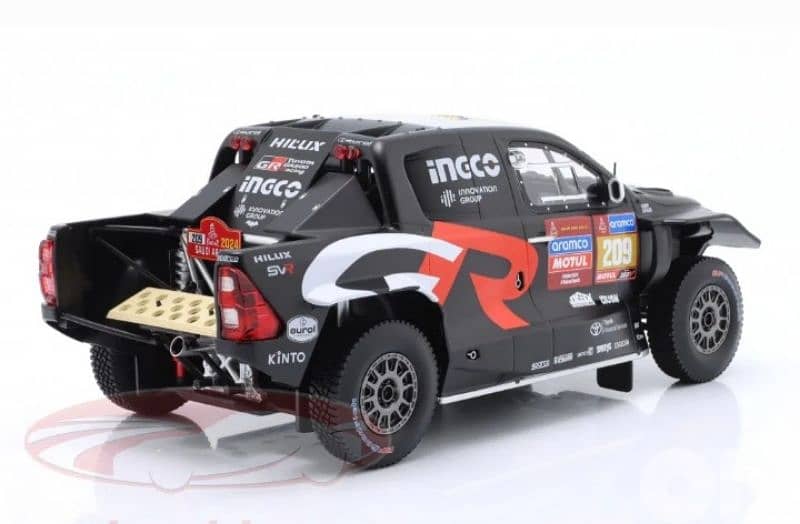 Toyota GR Hylux Evo (Rally Dakar 2024) diecast car model 1;18 3