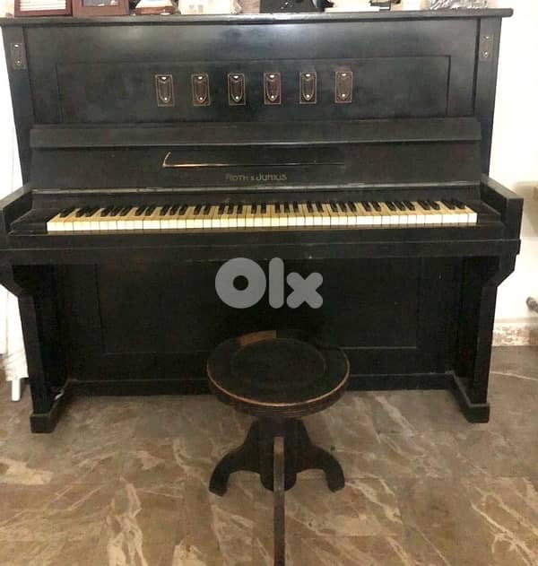 Piano Vintage  "Roth & Junius” 1