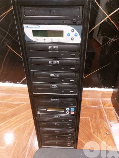 duplicator , case ×3 , screen ×2 , printer . kilon 100 $ kab 3al baher