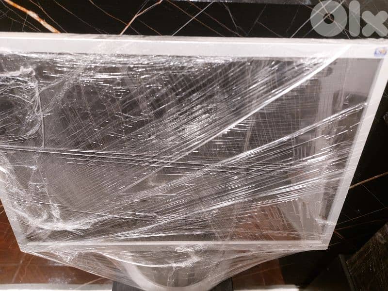 duplicator , case ×3 , screen ×2 , printer . kilon 100 $ kab 3al baher 2