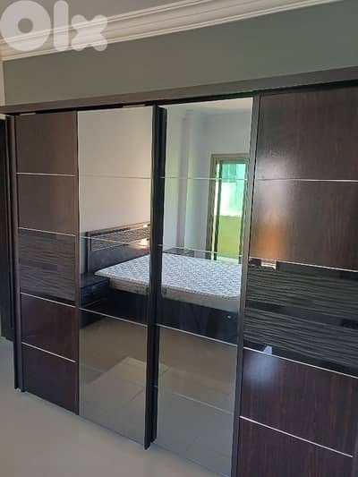 غرفة نوم شبه جديدة