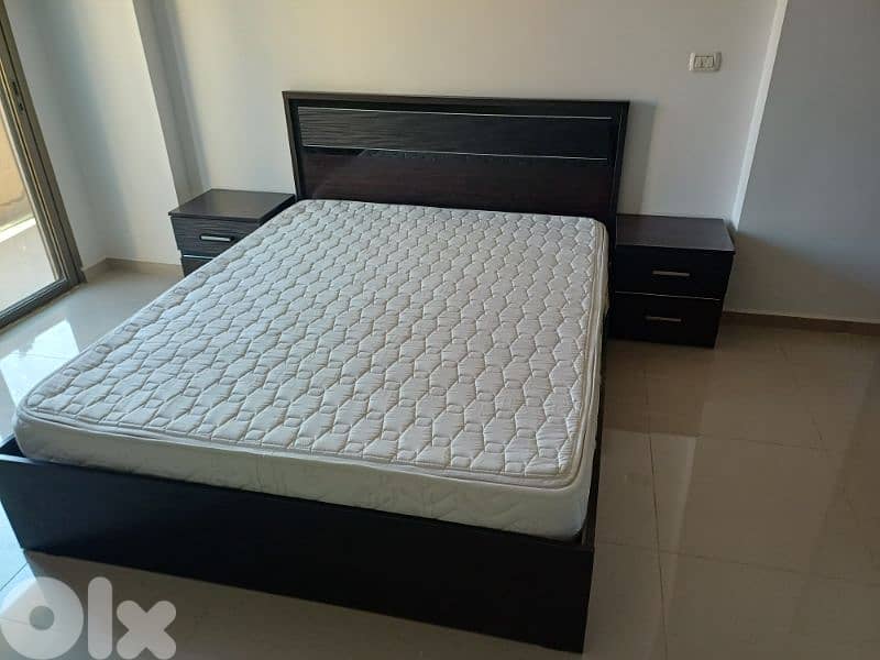 غرفة نوم شبه جديدة 3