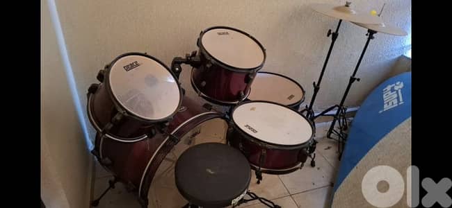 Drums 7 pieces with Chair