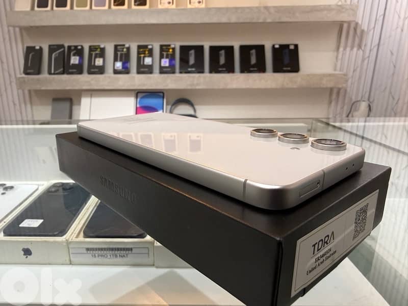 Samsung S24 Fe 256Gb Like New: - Mint Condition 2