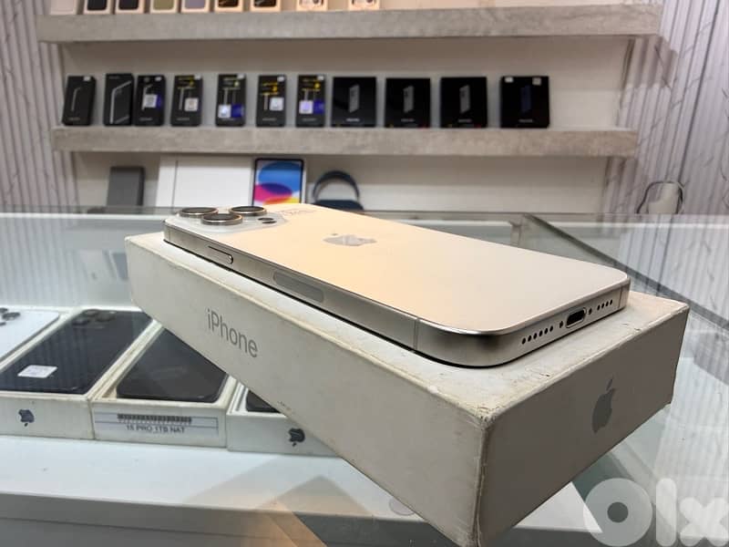 iPhone 15 Pro Max 256Gb (No Custom)  Like New: - Mint Condition 2