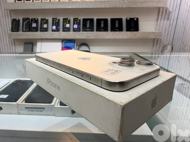 iPhone 15 Pro Max 256Gb (No Custom)  Like New: - Mint Condition 3