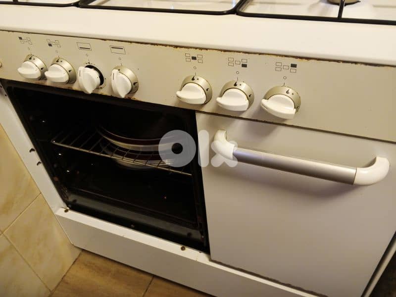 فرن غاز   كل شي شغال موجود مفتاحين للفرن 1