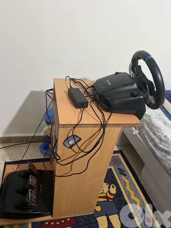 logitech g29+logitech gearbox +wooden table 1
