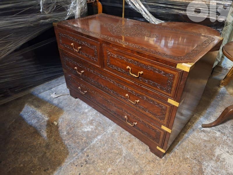 صندوق جوارير يستخدم طاولة ايضا مميز خشب ورد مرصع بالنحاس 1