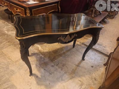 طاولة مكتب فرنسية انتيك قديمة مميزة شغل فني منزل برونز