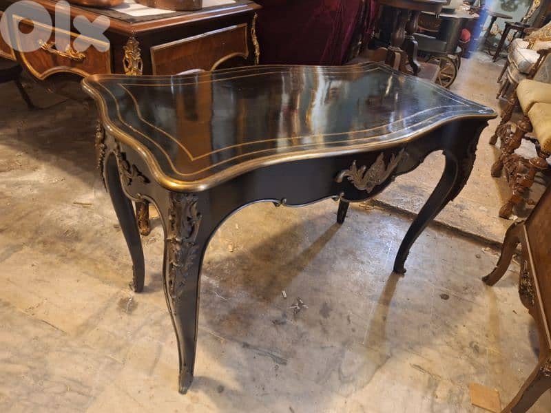 طاولة مكتب فرنسية انتيك قديمة مميزة شغل فني منزل برونز 1