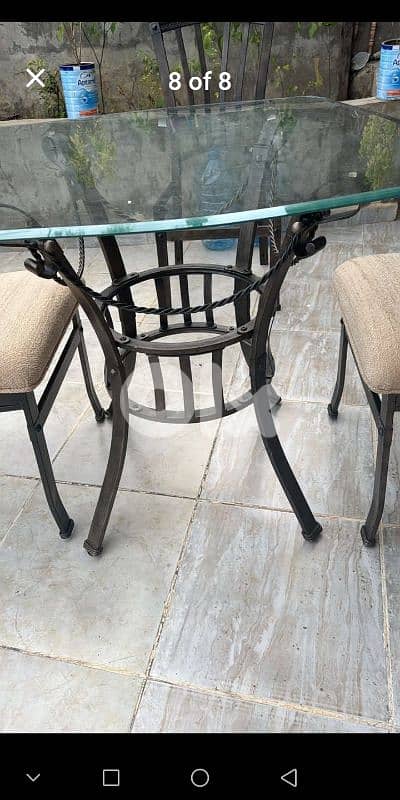 طاولة و ٤ كراسي 7