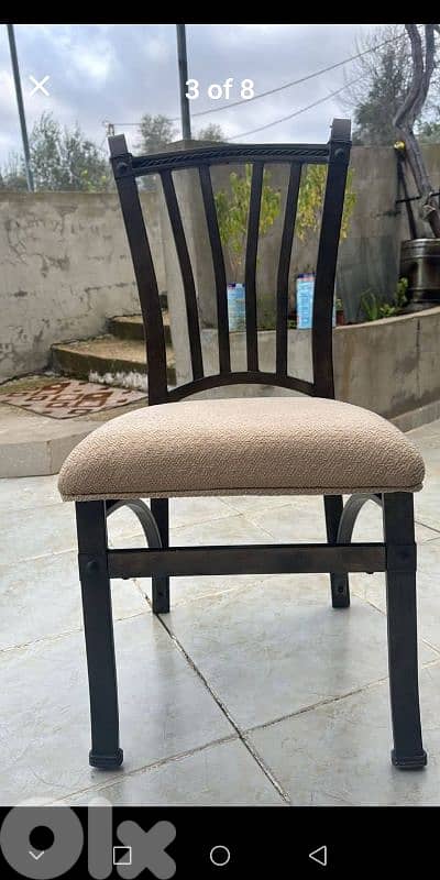 طاولة و ٤ كراسي 5