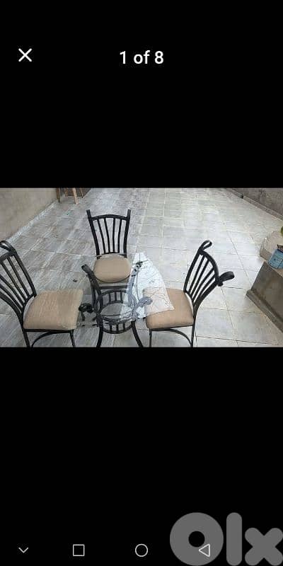طاولة و ٤ كراسي 7