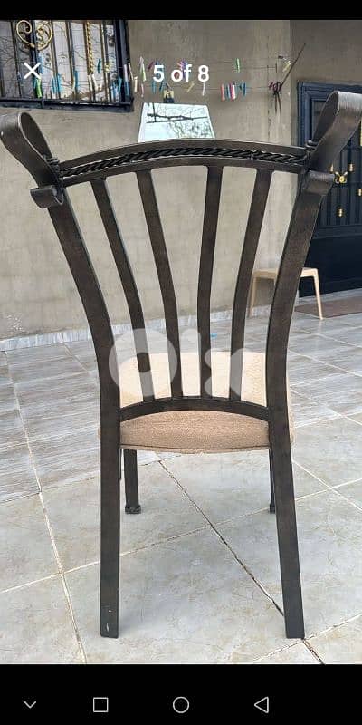 طاولة و ٤ كراسي 4