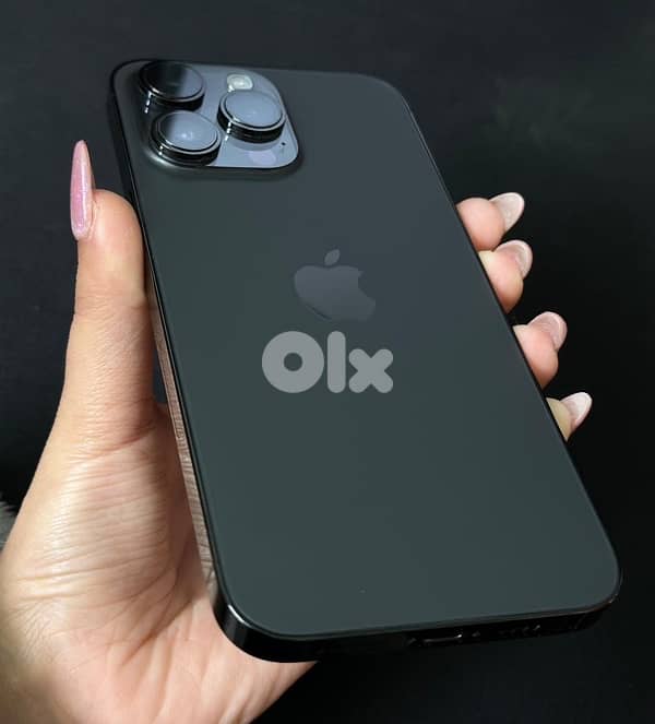 Iphone 14 Pro Max 256gbs + 5 FREE PHONE CASES 1