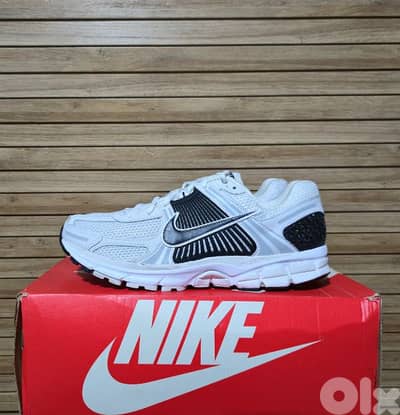 Nike Vomero 5 White/black