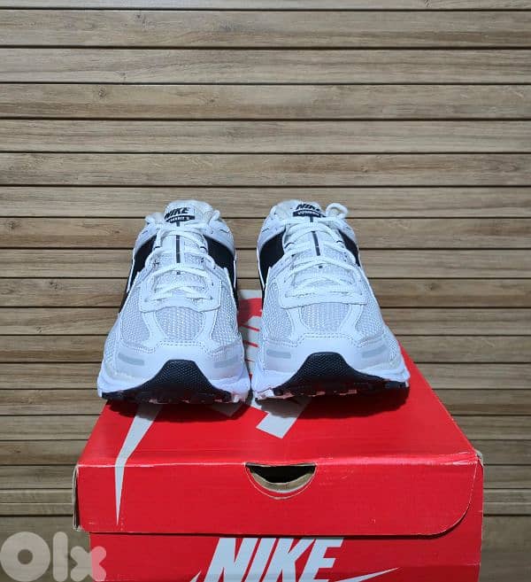 Nike Vomero 5 White/black 1