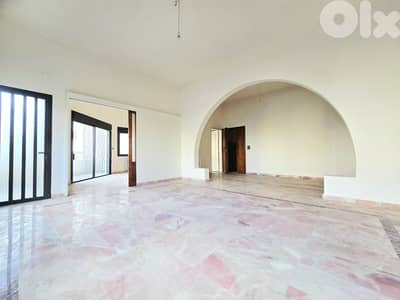 RA26-4684 Office 200 m² for Rent – Hamra, Beirut