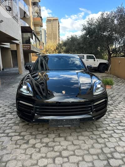 Porsche Cayenne Coupe 2020 black on black (clean carfax)