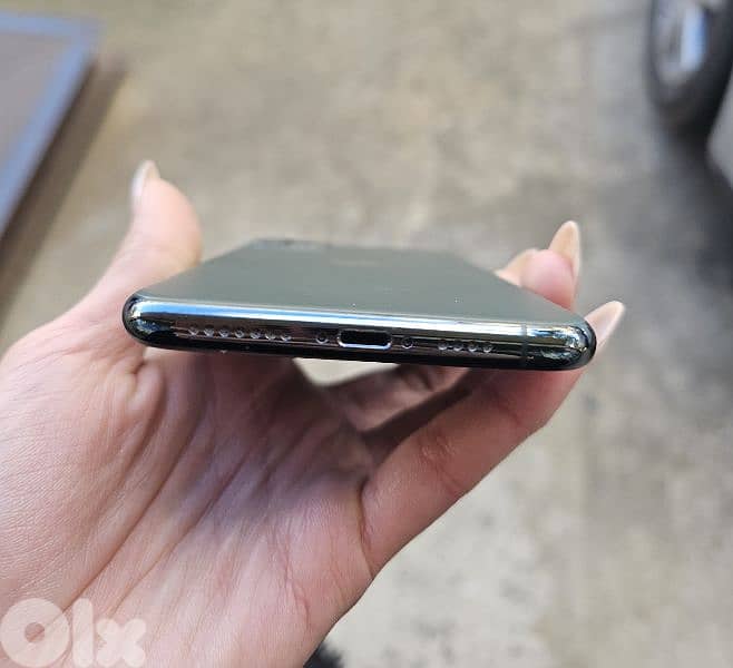 iphone 11 pro max 256gb for only 270$ 1