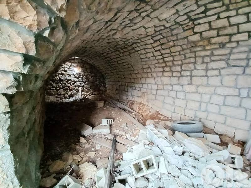 Land and Old House for Sale – Kfarakab 1