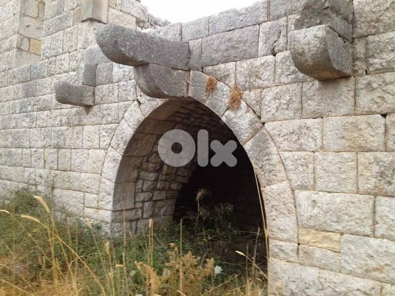 Land and Old House for Sale – Kfarakab 3