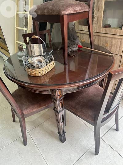 طاولة سفرة مبرومة وج قزاز خشب زان كتير مرتبة