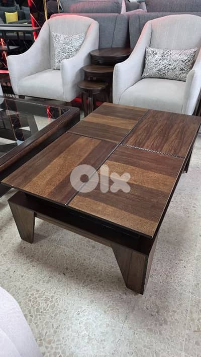 طاولة نصف موبيليا.  Center table mobilia