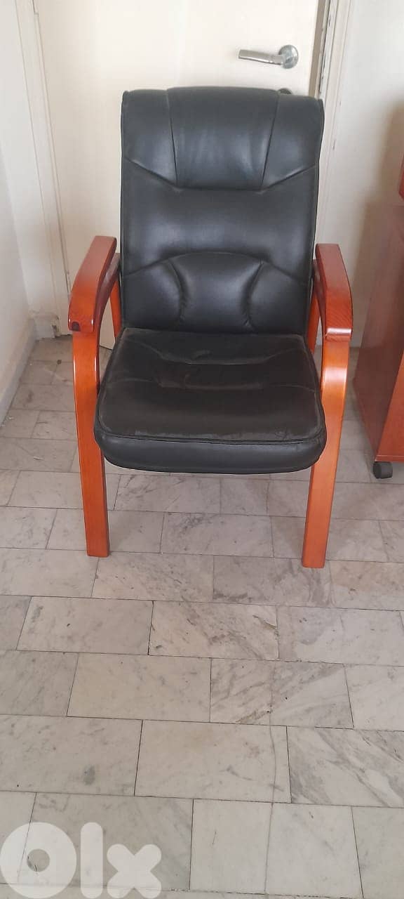 desks and chairs for an office 4