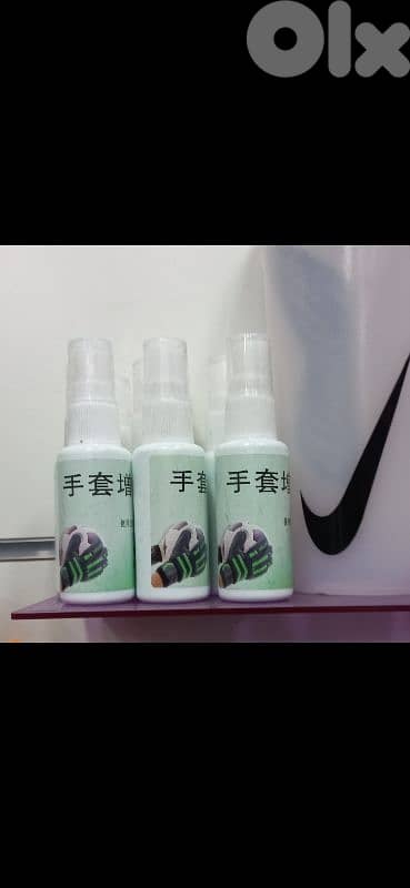 football shoes original and spray gloves سبري لكفوف فوتبول كرة قدم 4