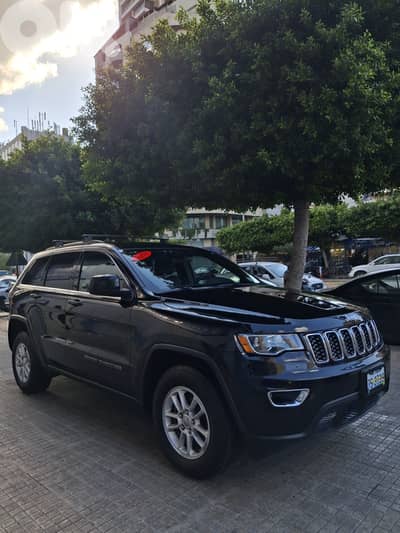 Jeep Grand Cherokee 2018 4x4 FULL BLACK clean fax السعر نهائي