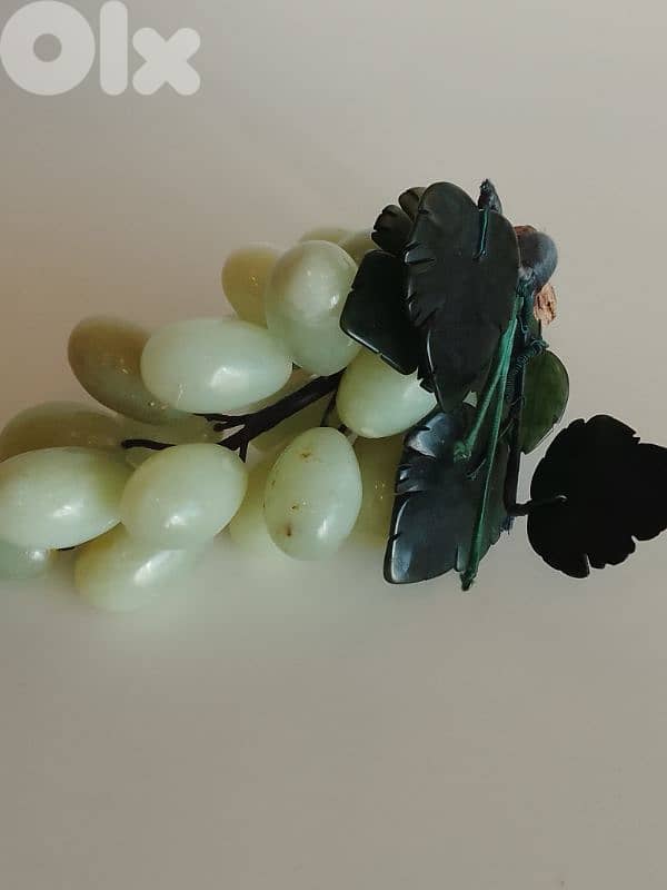 Vintage Large Chinese Carved Jade Grapes with Leaves $ 85 3