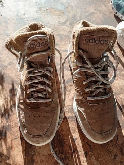 شوز للشتا ماركة Adidas