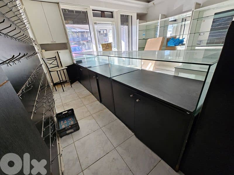 ديكور محل واجهات وكونتوار 1