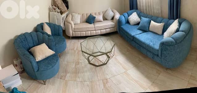 صالون للبيع