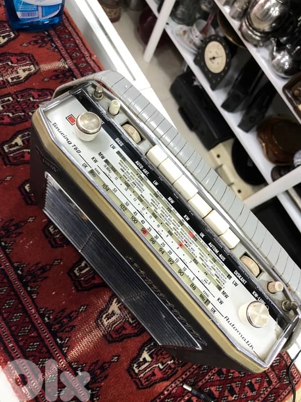 Vintage Schaub-Lorenz Touring T60 portable Radio. 2