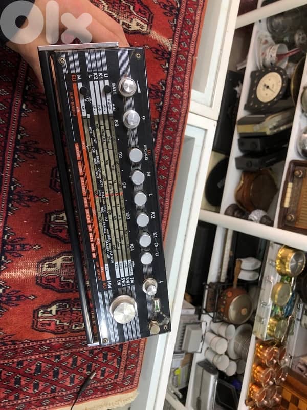 Vintage Blaupunkt Derby de Luxe portable Radio. 2