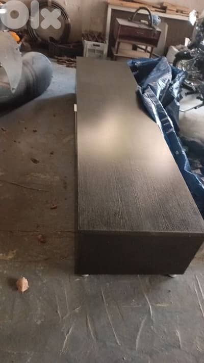 طاولة تلفزيون لون فانغي